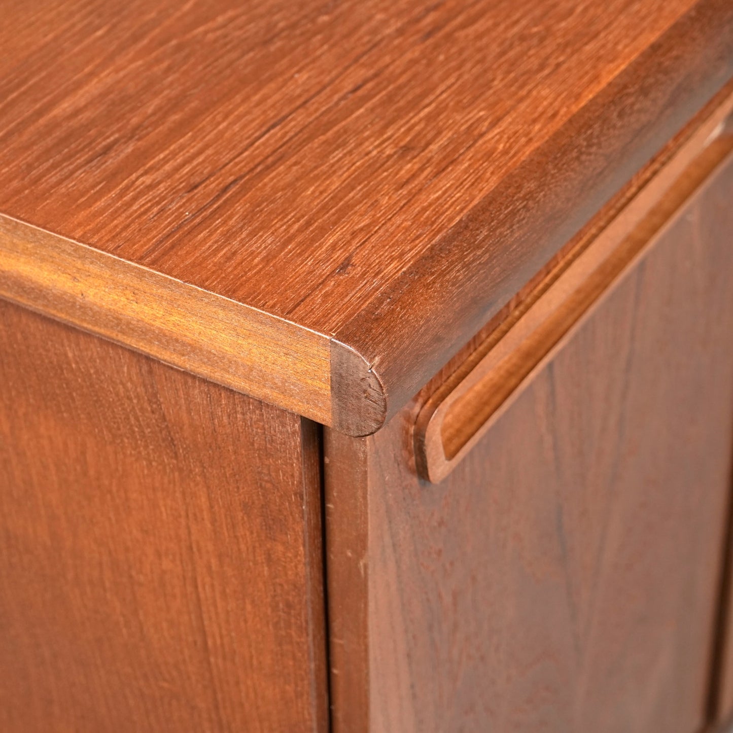 【Meredew】ヴィンテージ サイドボード