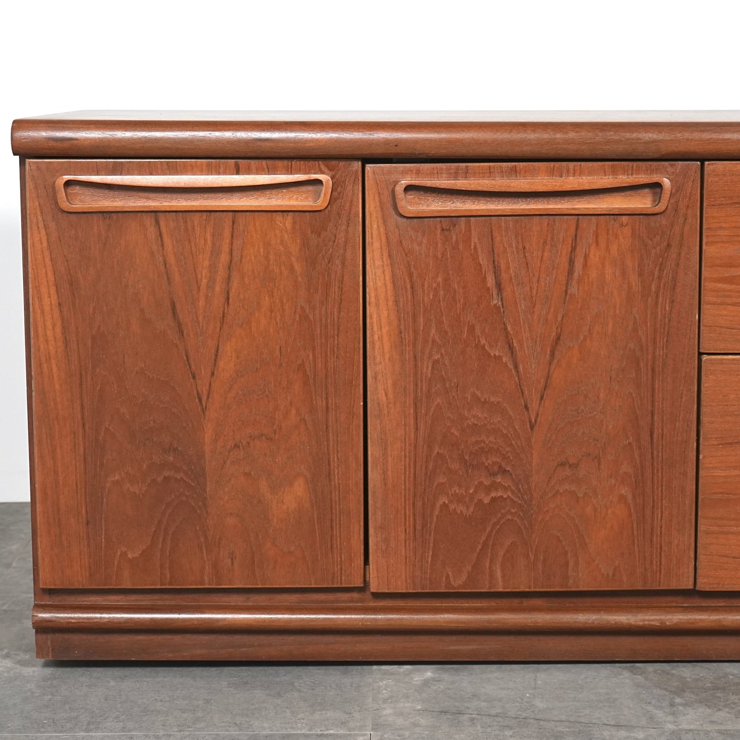 【Meredew】ヴィンテージ サイドボード