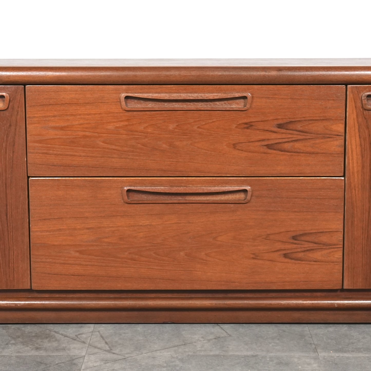 【Meredew】ヴィンテージ サイドボード