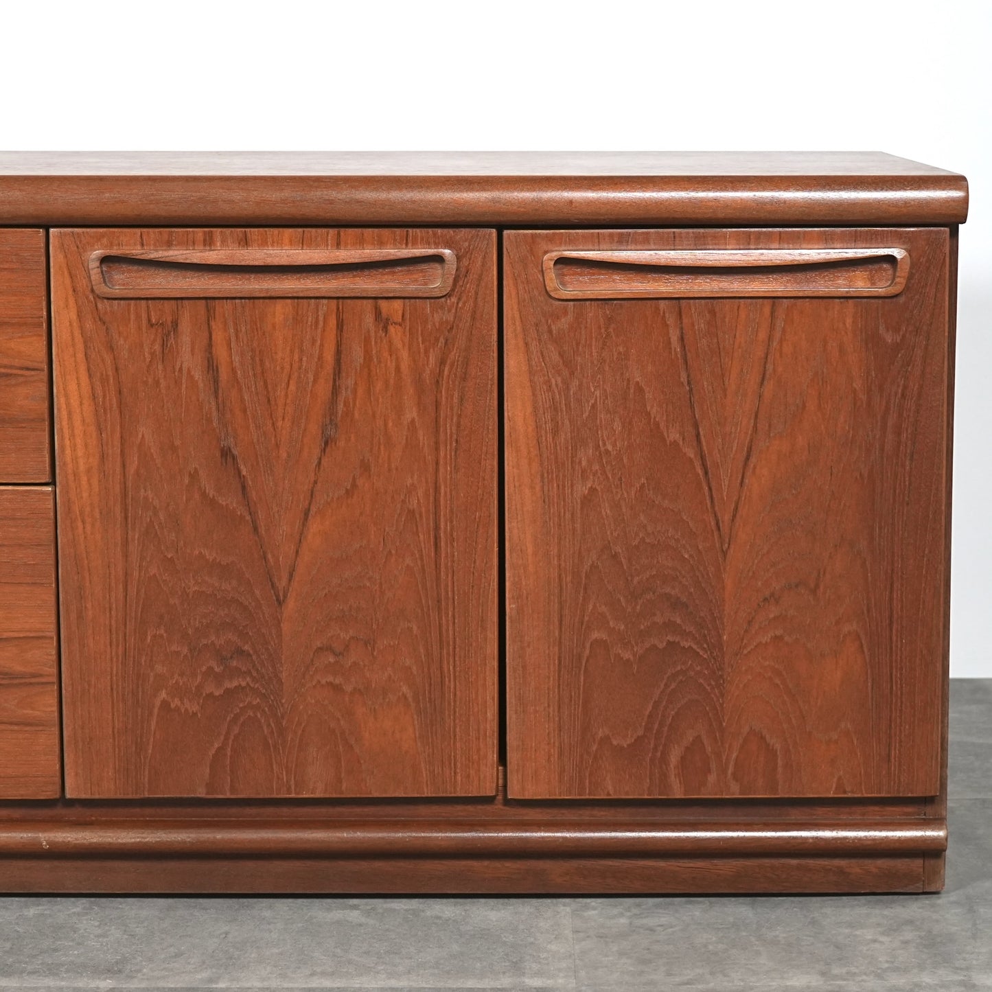 【Meredew】ヴィンテージ サイドボード