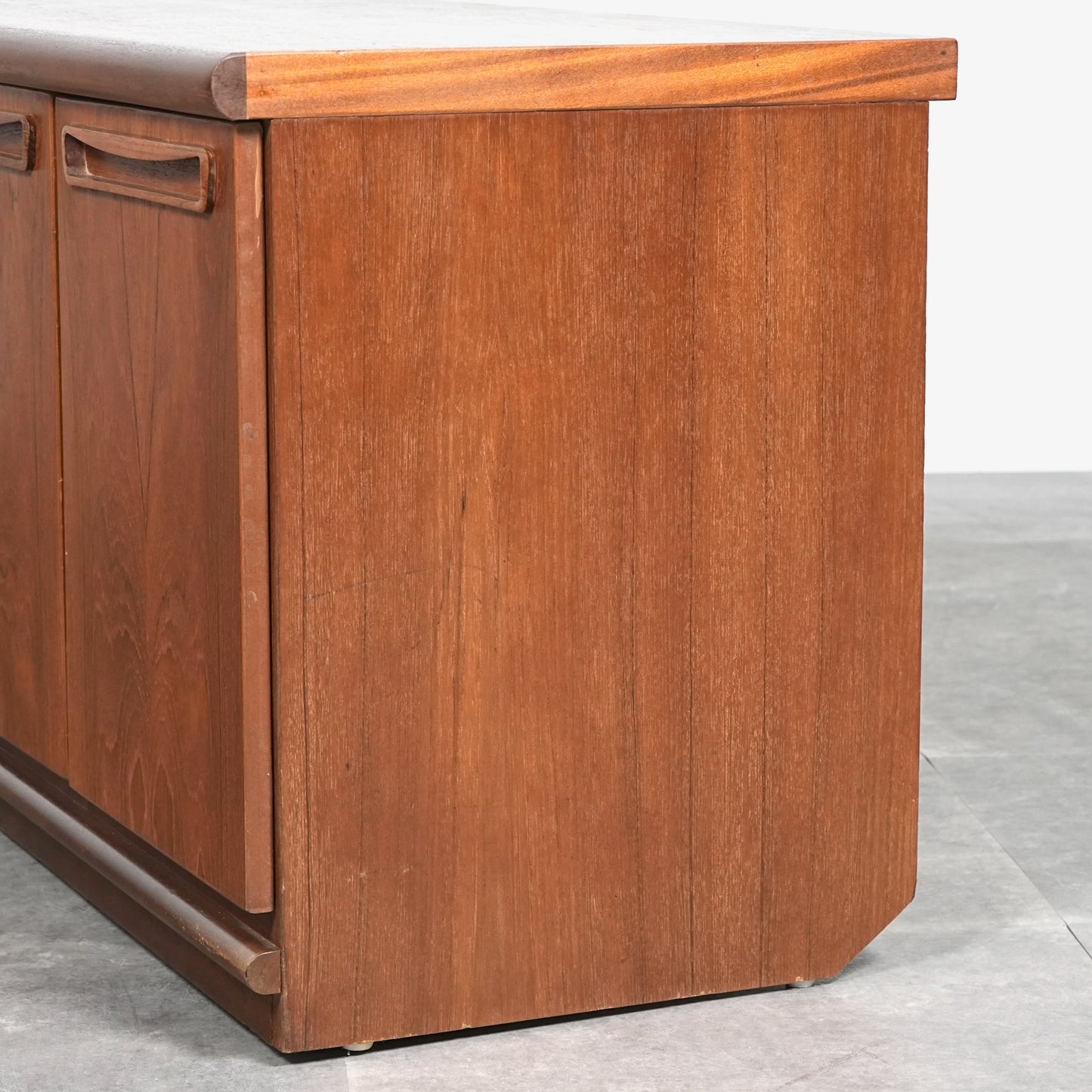 【Meredew】ヴィンテージ サイドボード