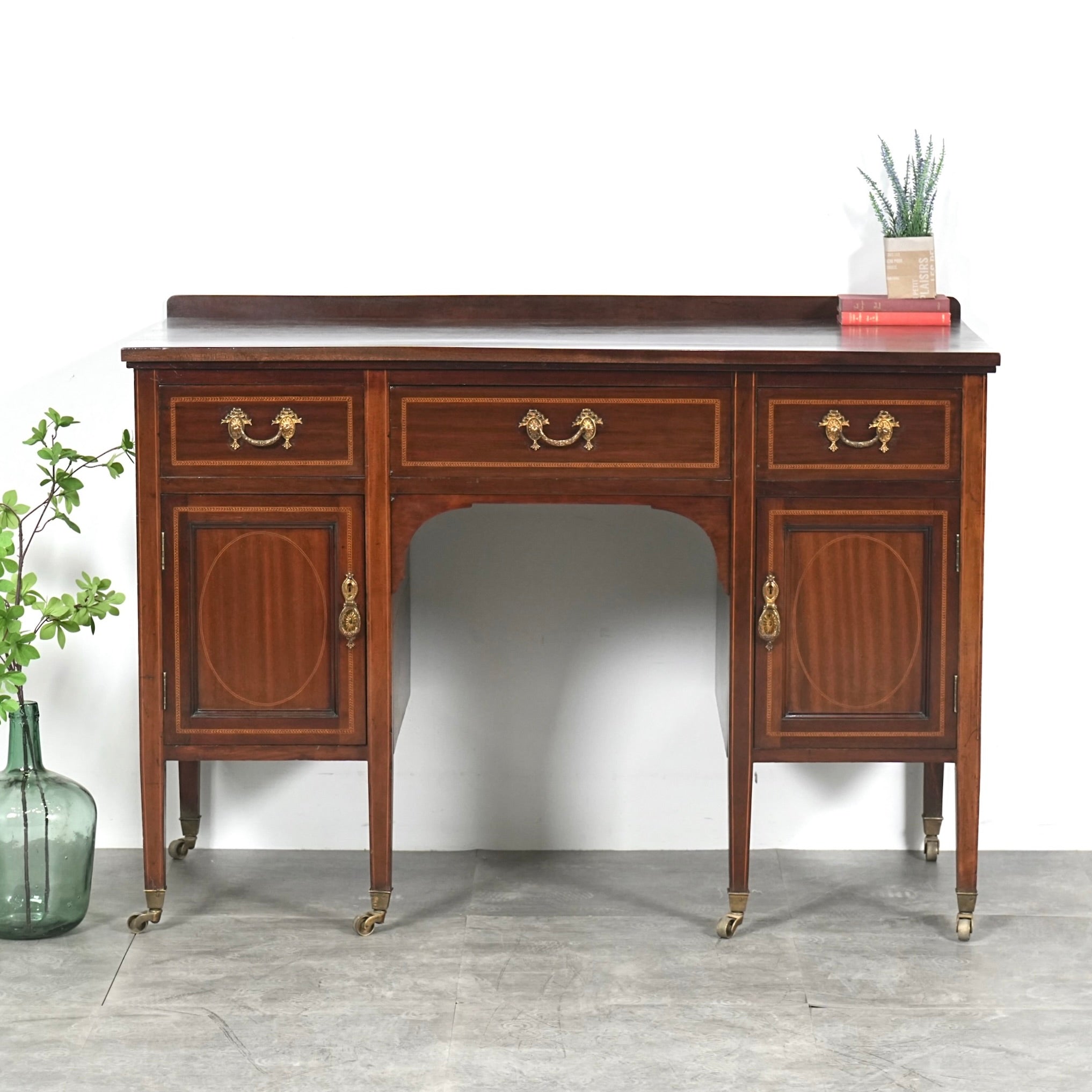 CABINET & SIDEBOARD – TIME HYPE