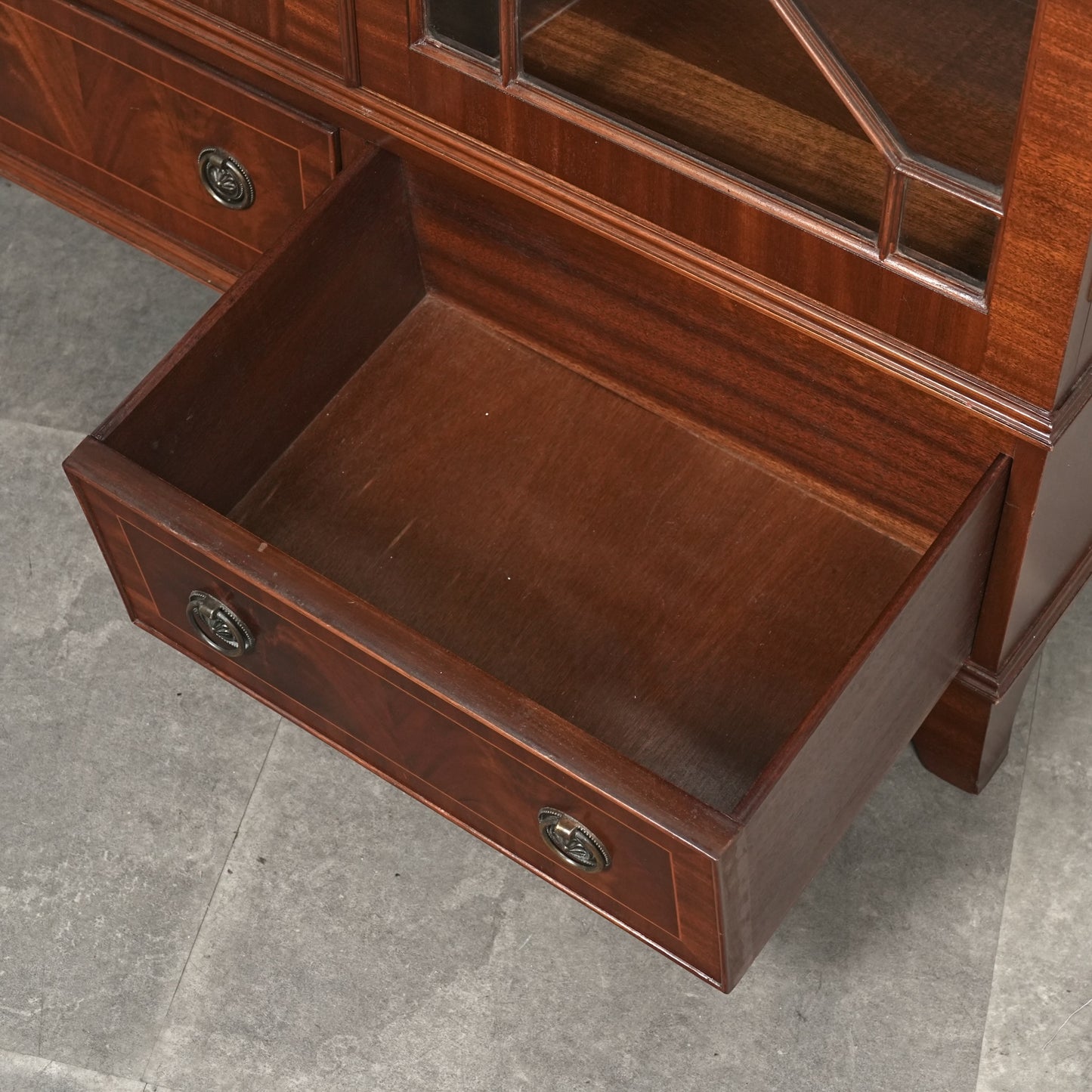 【JAYCEE FURNITURE】ヴィンテージ ガラスキャビネット