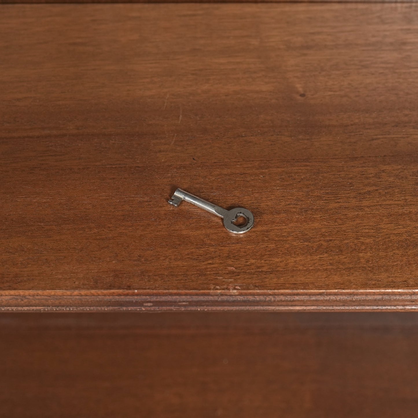 【JAYCEE FURNITURE】ヴィンテージ ガラスキャビネット