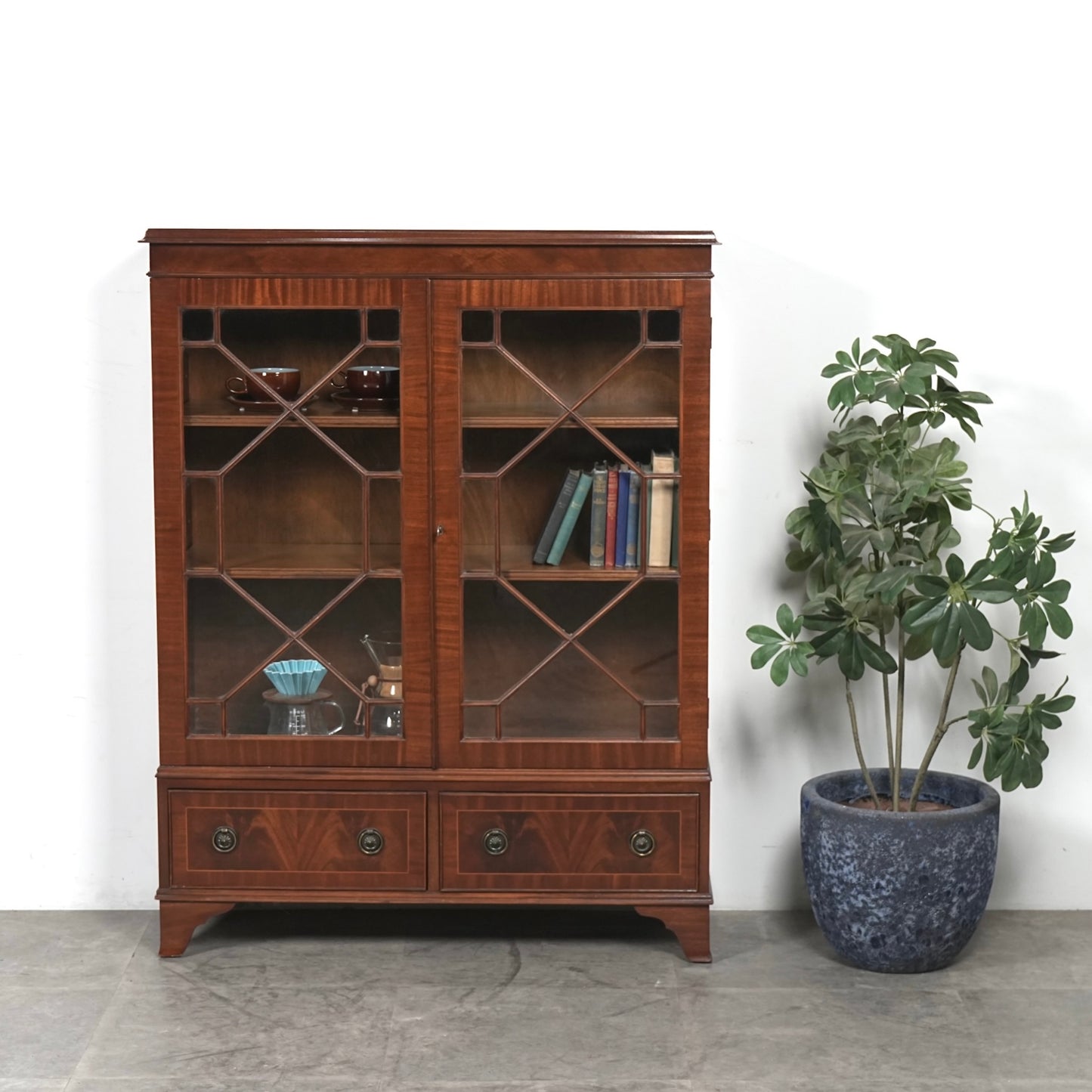 【JAYCEE FURNITURE】ヴィンテージ ガラスキャビネット
