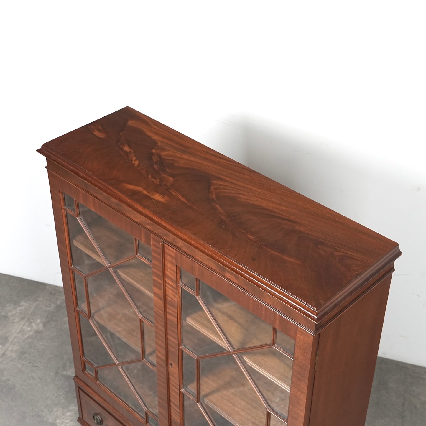 【JAYCEE FURNITURE】ヴィンテージ ガラスキャビネット