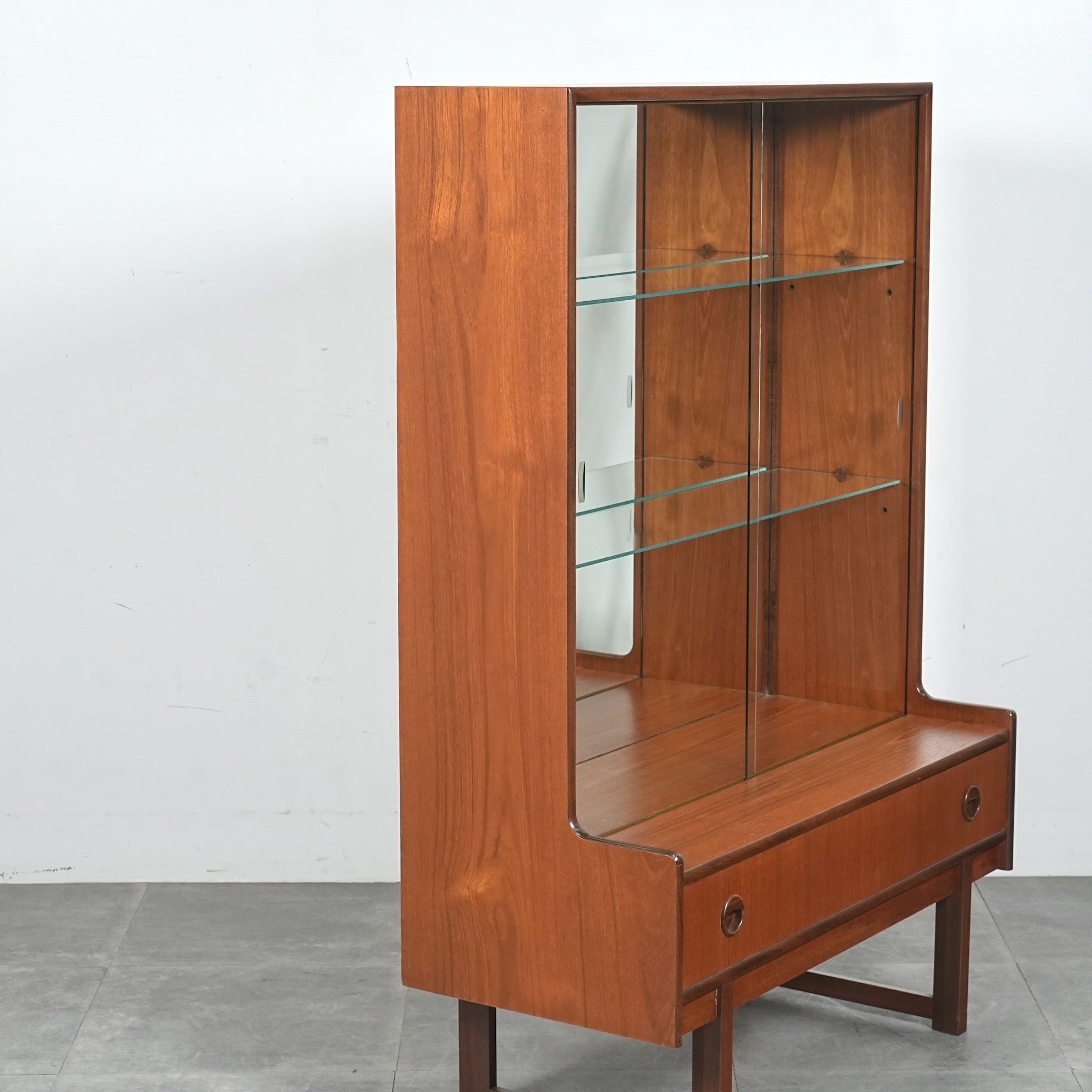 CABINET & SIDEBOARD – TIME HYPE