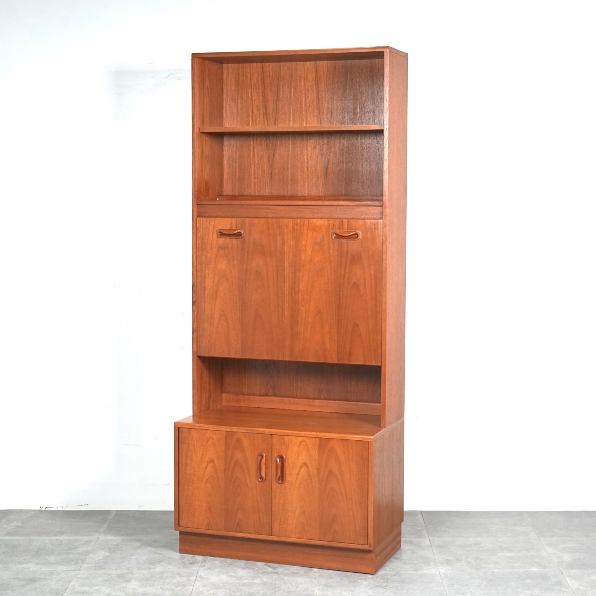 CABINET & SIDEBOARD – TIME HYPE