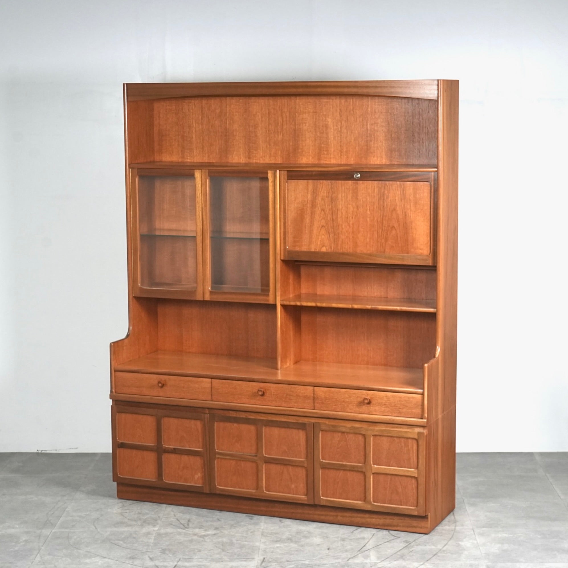CABINET & SIDEBOARD – TIME HYPE
