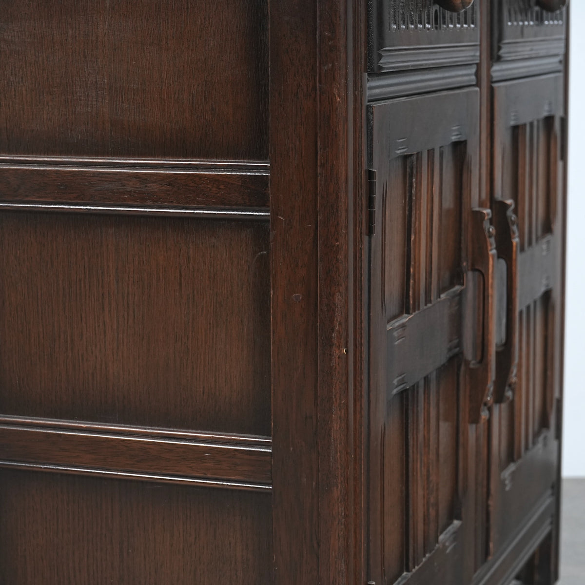 英国クラシック ヴィンテージ キャビネット(コートカップボード)