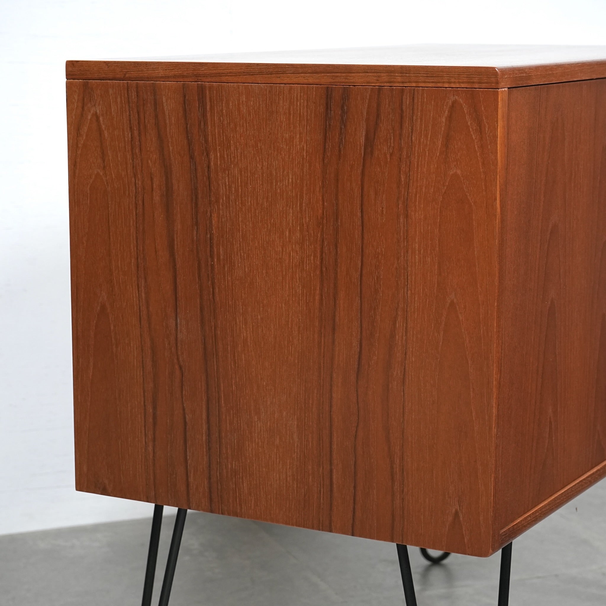 G-PLAN】Fresco キャビネット(ヘアピンカスタム) – TIME HYPE