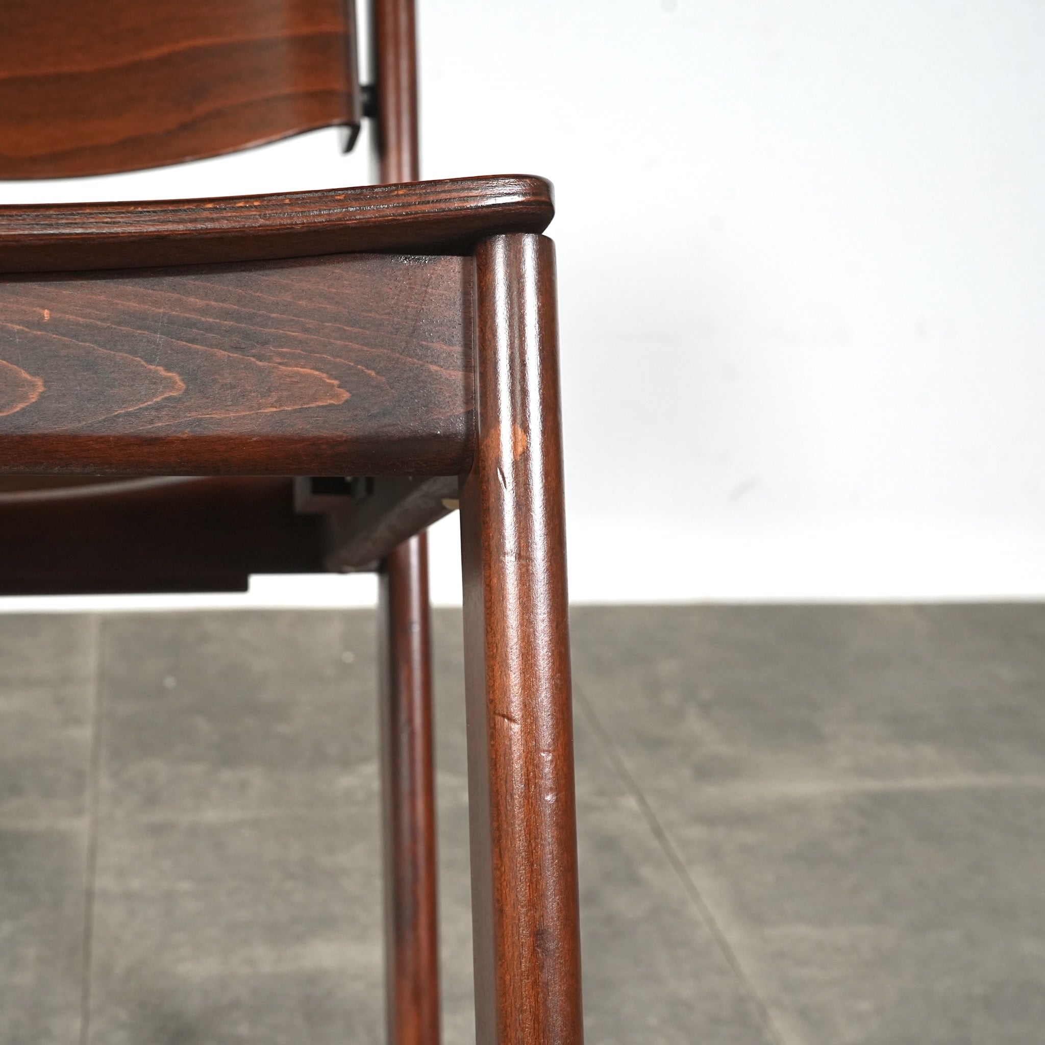 オランダヴィンテージ スタッキングチェア – TIME HYPE