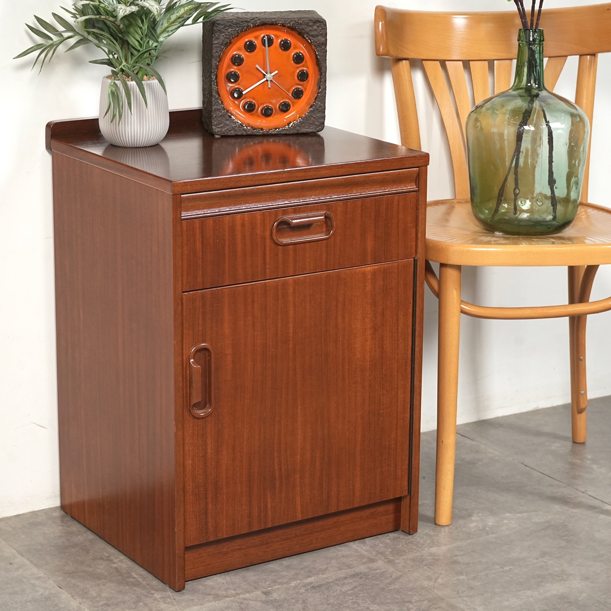 CABINET & SIDEBOARD – TIME HYPE