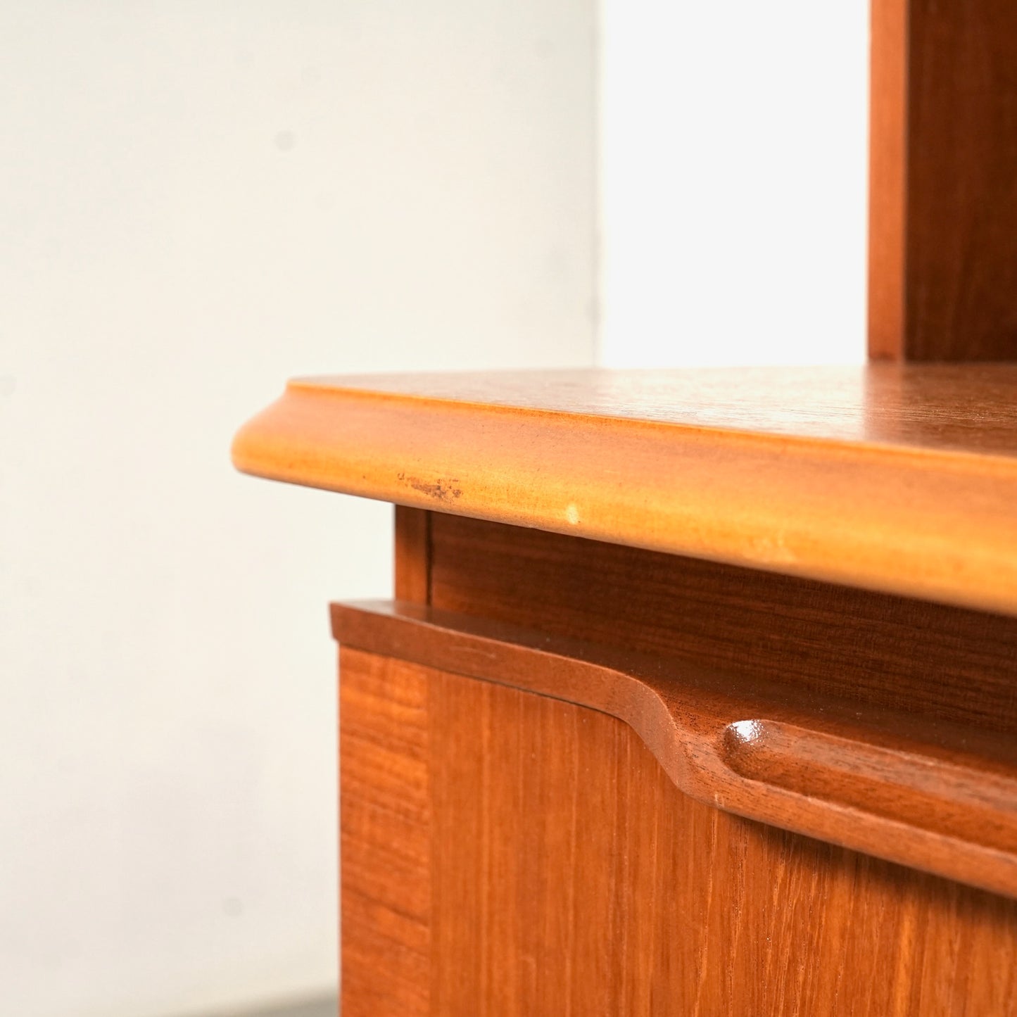 【JS Sakol Furniture】ヴィンテージ キャビネット
