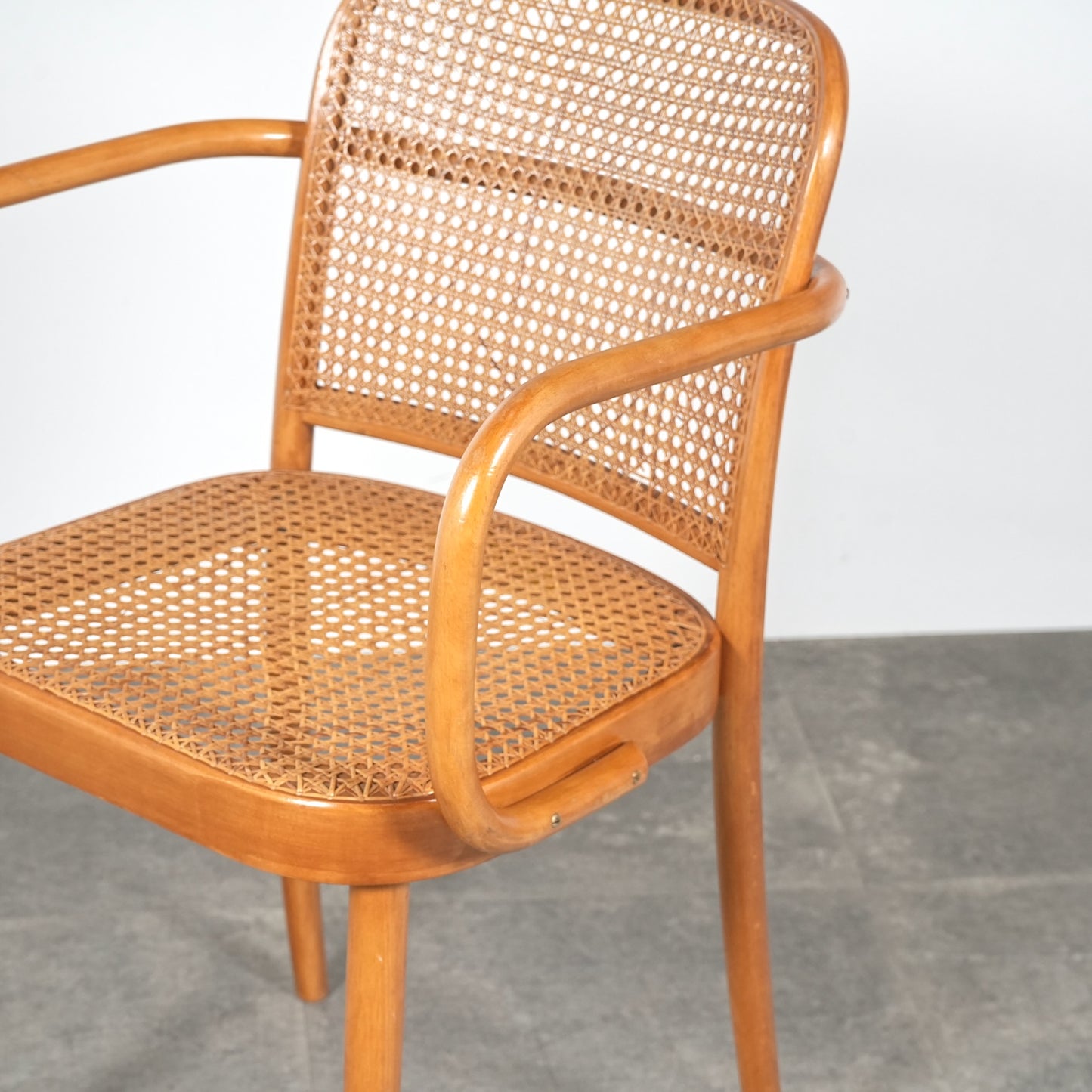 【LIGNA / Josef Hoffmann】ベントウッド アームチェア "811"